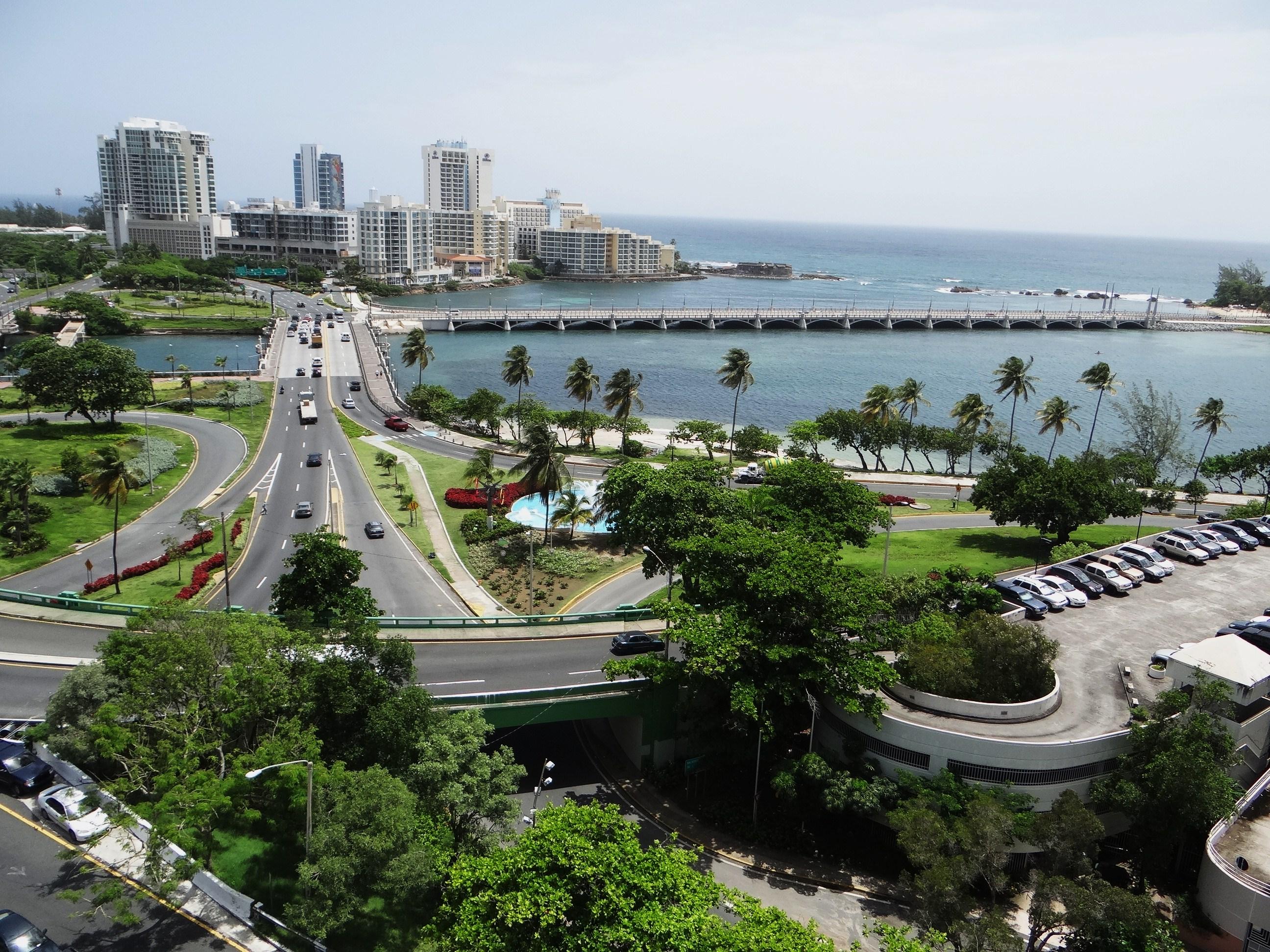 Vista desde la azotea del Edificio del Departamento de Justicia - San Juan (Miramar) - 2013 00002